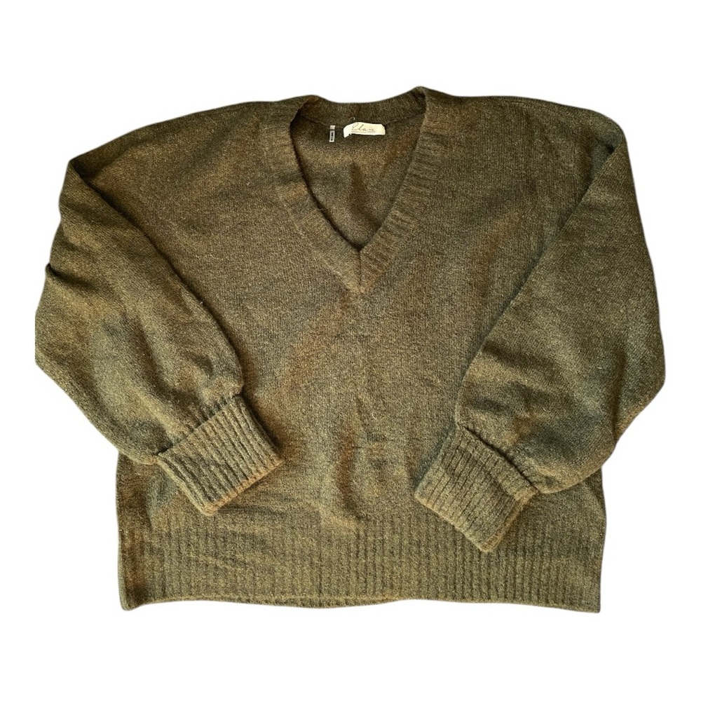 #091, Elan long sleeve v-neck sweater, size M